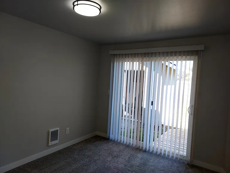 411 Anderson Ave — Photo 10