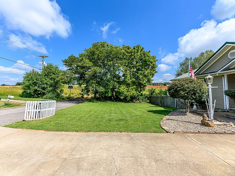 702 Artic Ave — Photo 5