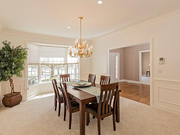 5th image of 522 Woodland Ct