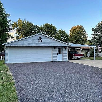 2.5 car garage + carport