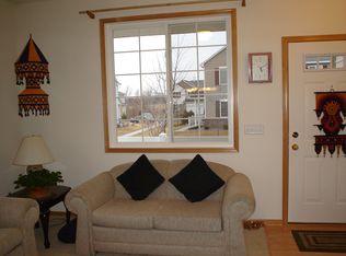 1689 Prescott Ct, Chaska, MN 55318