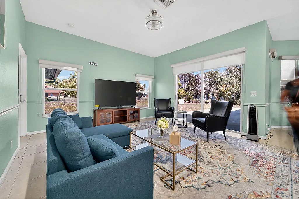 4 bed, 2292 sqft, $7,000 — Photo 2