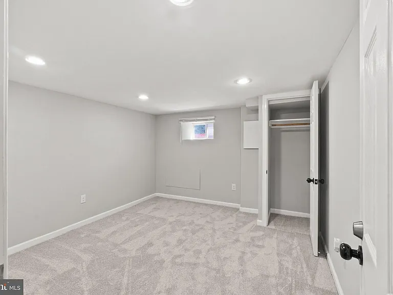 324 Oldham St — Photo 32