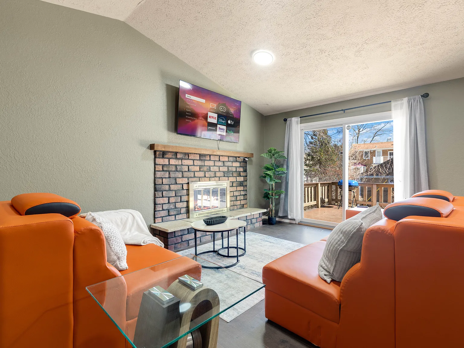 5 bed, 1811 sqft, $8,400 — Photo 2