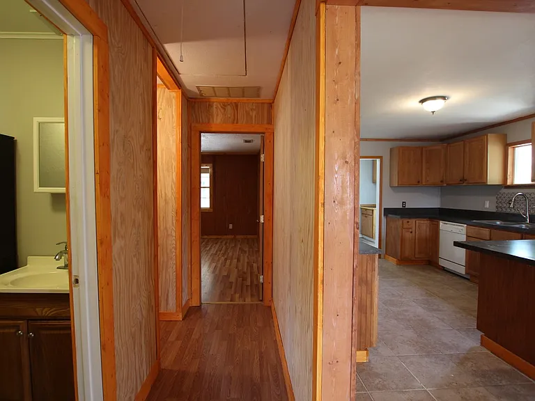 110 S Hunter St — Photo 30