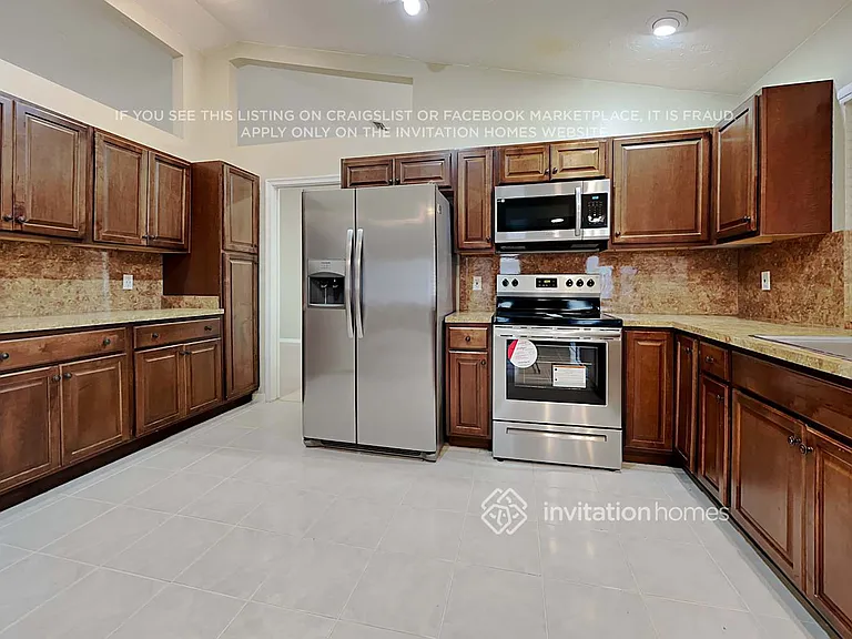 13325 Kingsbury Dr — Photo 8