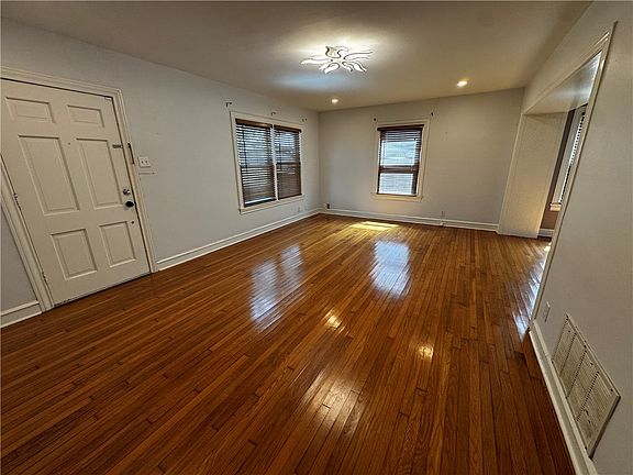 2nd image of 328 S Morningside St