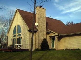 3842 Hidden Valley Ln, Green Bay, WI 54311