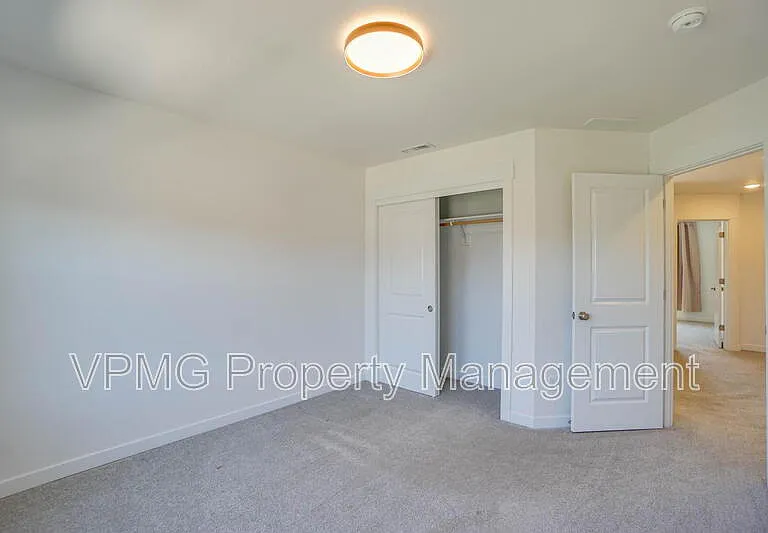 935 SE 36th St — Photo 26