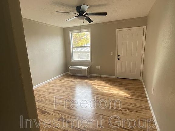5th image of 1414 Chicago Ave NE #3