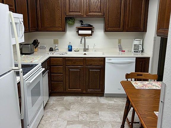 4th image of 408 S Hall St APT 4