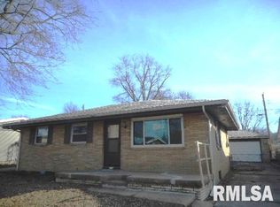 402 Fairlane St, Pekin, IL 61554