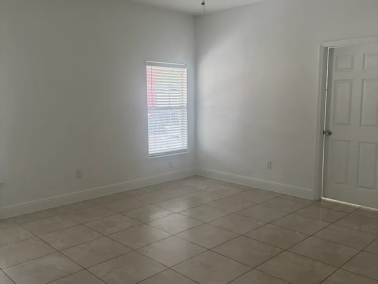 MASTER ROOM