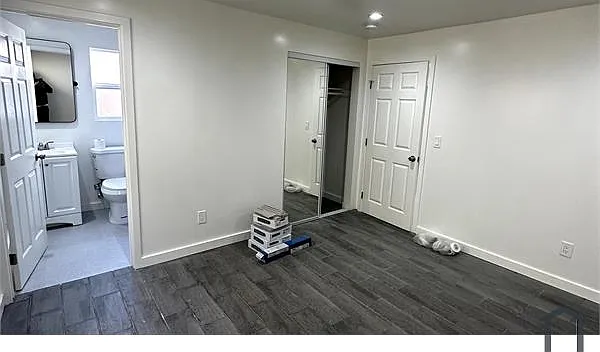 957 W 45th St #959-3-4 — Photo 2