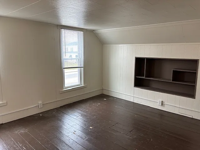 Front upstairs bedroom