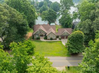 221 Stillwater Rd, Troutman, NC 28166
