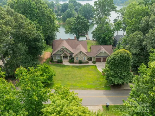 221 Stillwater Rd, Troutman, NC 28166