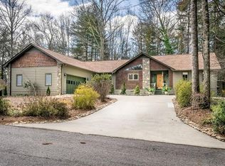 71 Bowman Ridge Rd, Hendersonville, NC 28739