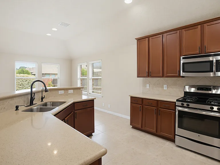 30612 Holstein Rd — Photo 2
