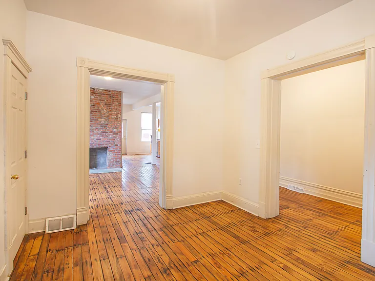 328 Franklin Ave — Photo 6