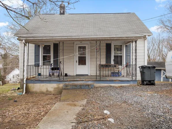 330 10th St, Vinton, VA 24179