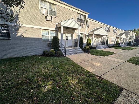 4th image of 582 Patten Ave #19