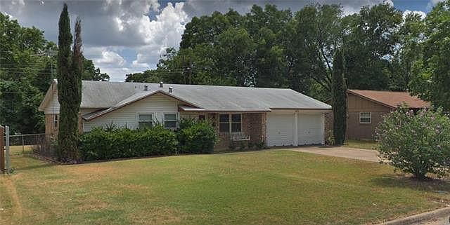 1st image of 301 Reaves Ct