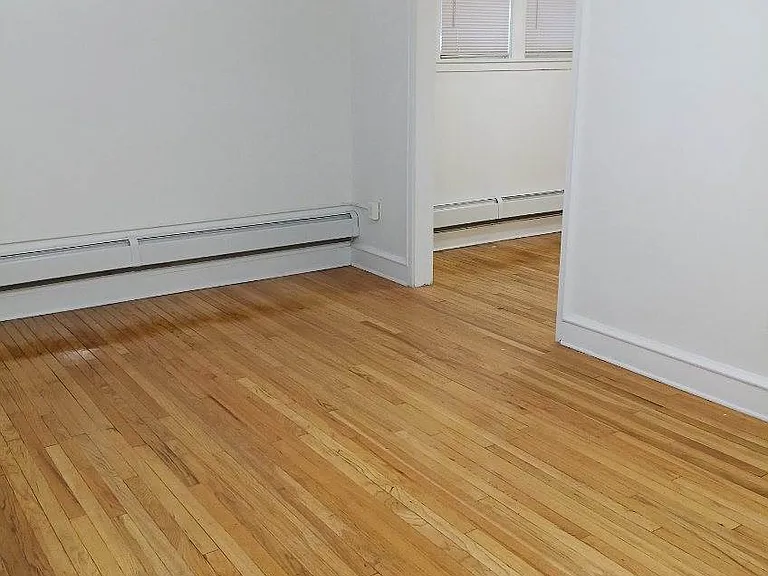 Ivy Manor Apartments — Photo 11