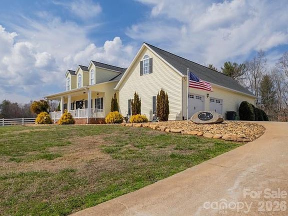 4th image of 3131 Christie Rd