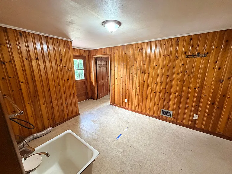 1002 W Alden Ave — Photo 30