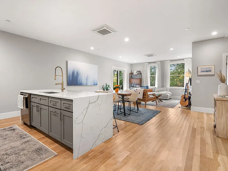 54 River St #10 — Photo 4