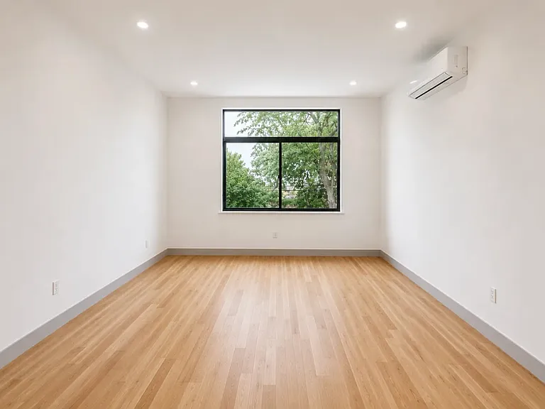 1726 Summerfield St #2L — Photo 2