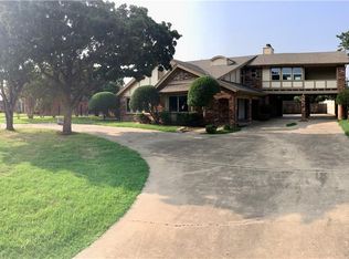 412 Charleston Ct, Hurst, TX 76054