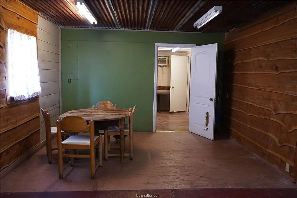 1 bed, 1.0 bath, 840 sqft, $1,200 — Photo 2