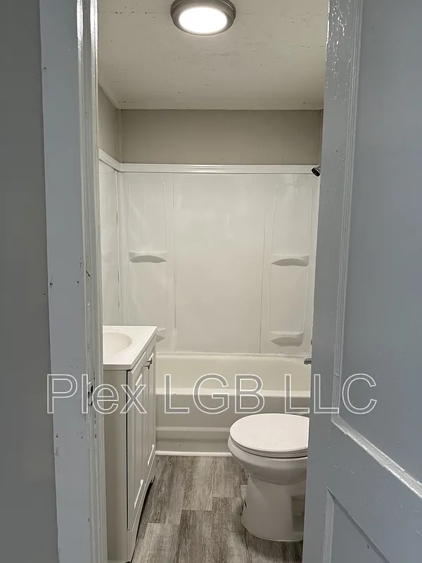 1 bed, 1.0 bath, 728 sqft, $925 — Photo 2
