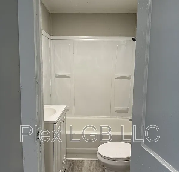407 Colquitt St — Photo 2