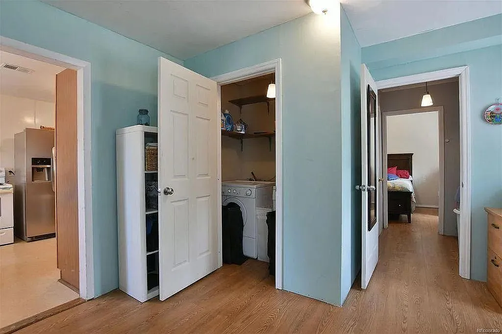 3 bed, 2.0 bath, 1159 sqft, $2,330 — Photo 4