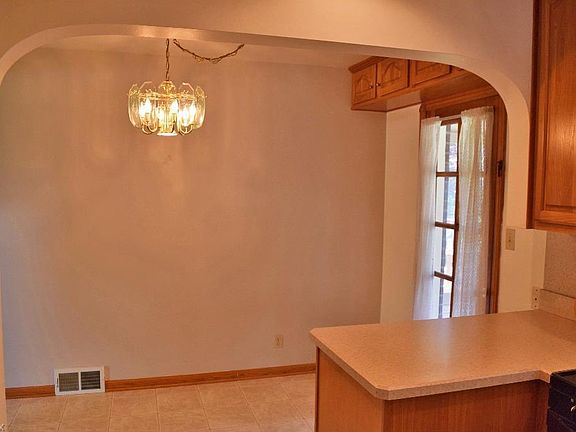 2nd image of 6715 Hampstead Ave