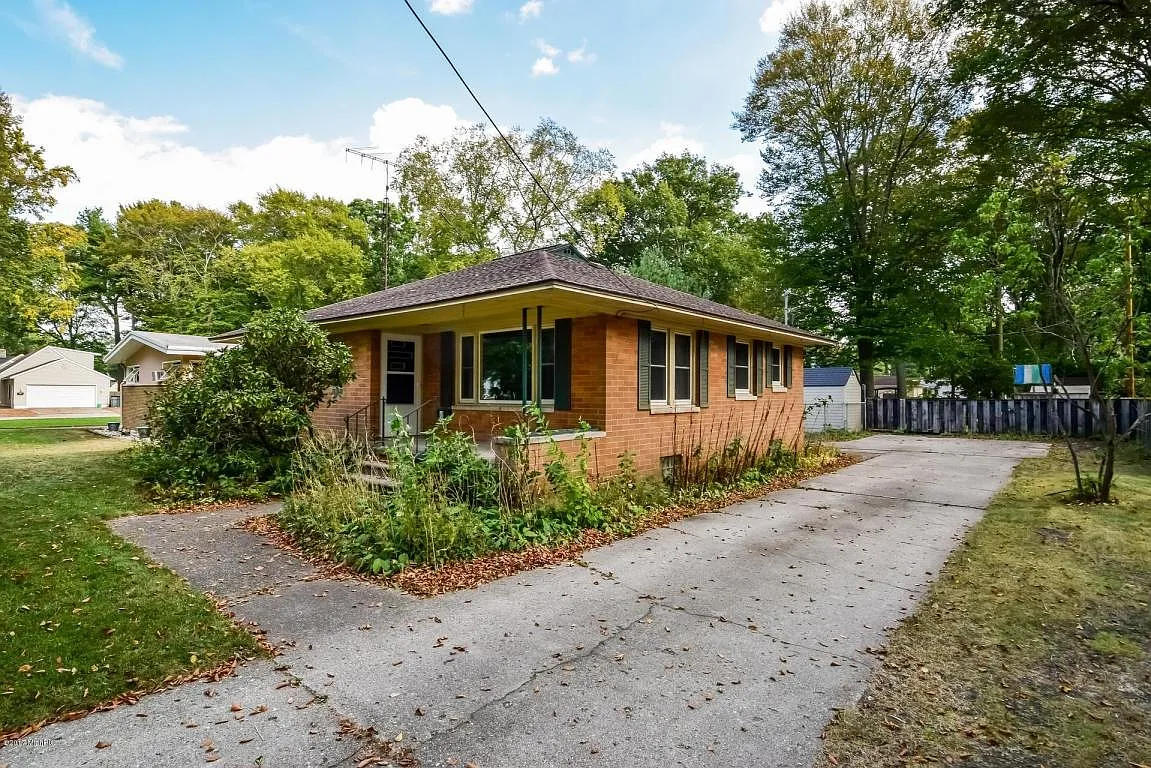 4170 Plymouth Dr photo 1
