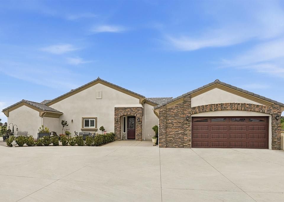 1st image of 3600 Linda Vista Dr
