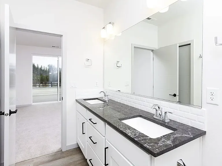 2426 W Centennial Pl — Photo 2