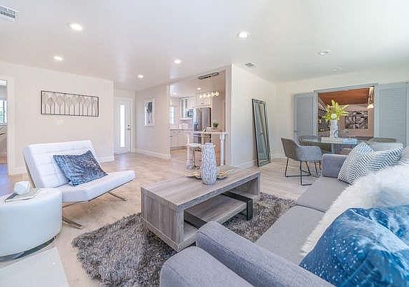 5th image of 2697 Sutro Dr