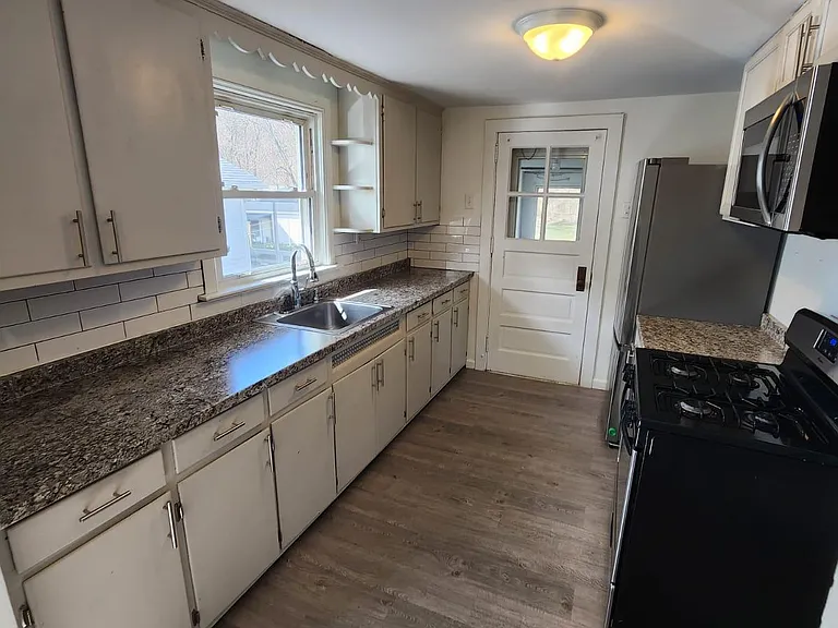166 E State St #166 — Photo 14