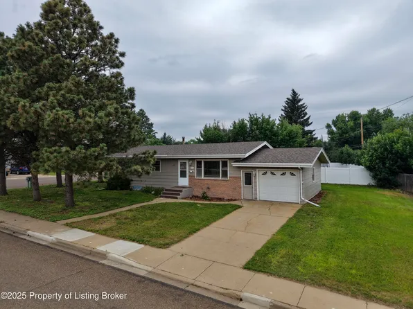 405 10th St E, Dickinson, ND 58601