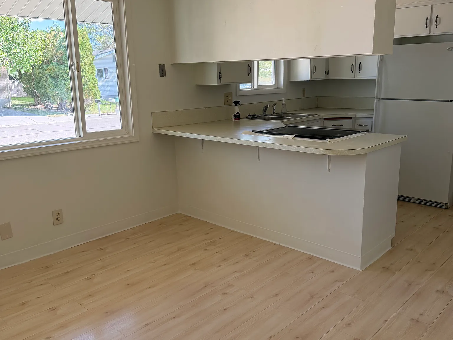 4 bed, 941 sqft, $1,800 — Photo 4