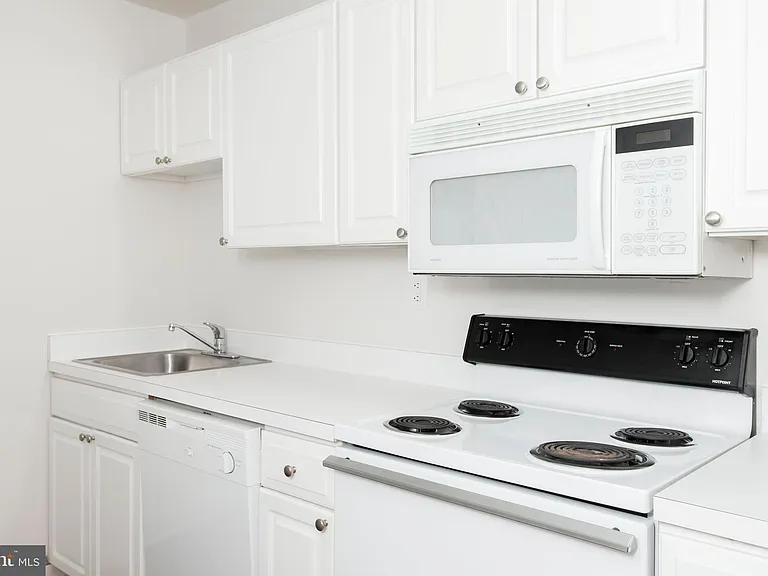 1411-5 Walnut St #801 — Photo 8