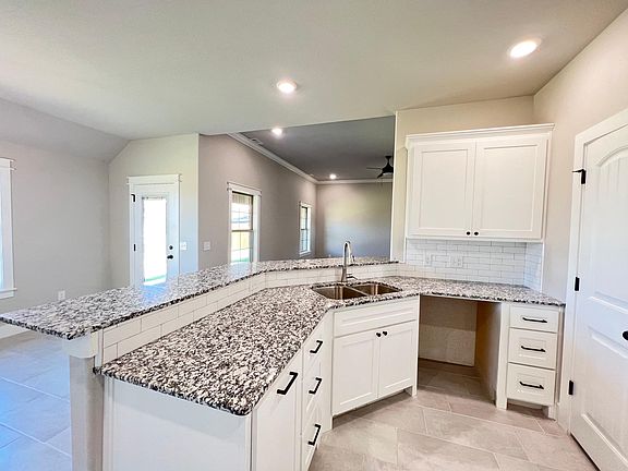 4th image of 1037 Trailwood St