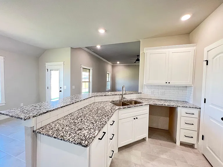 1037 Trailwood St — Photo 4