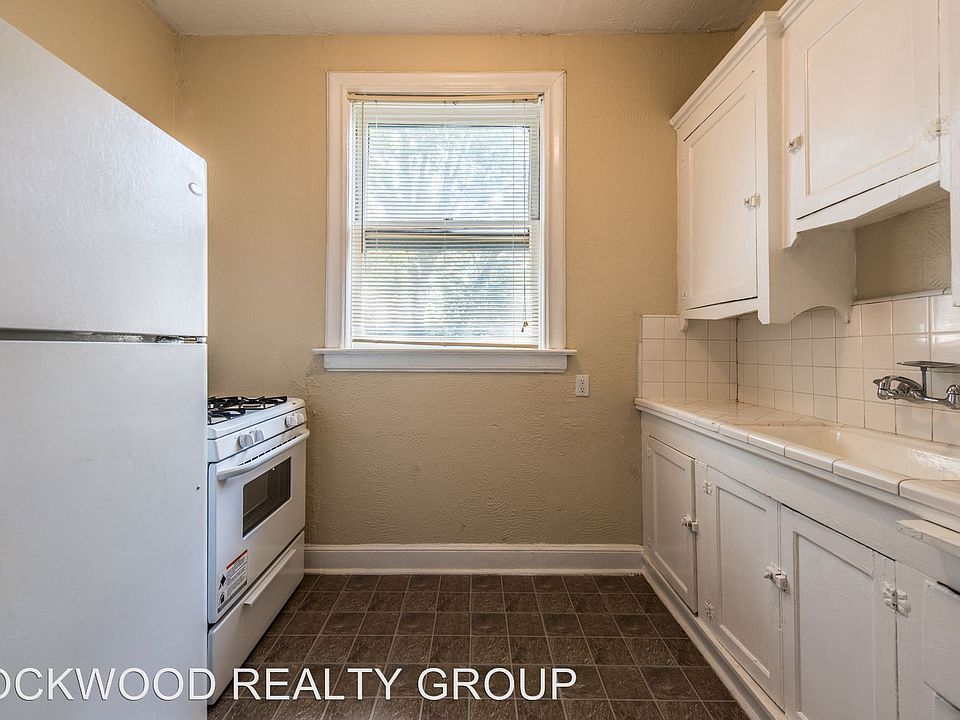 1st image of 512 E Dewey Pl APT 01