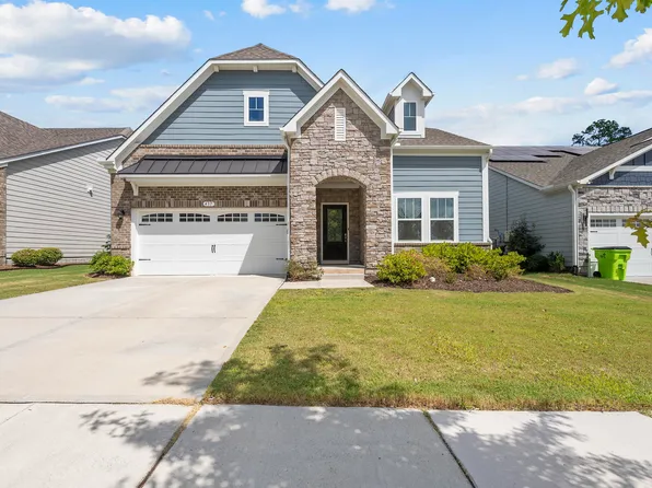437 Oaks End Dr, Holly Springs, NC 27540